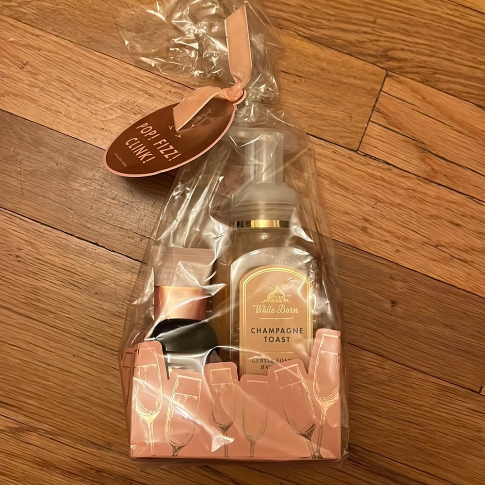 Brand New in Packaging Bath and Body Works Champagne Toast Gift Set